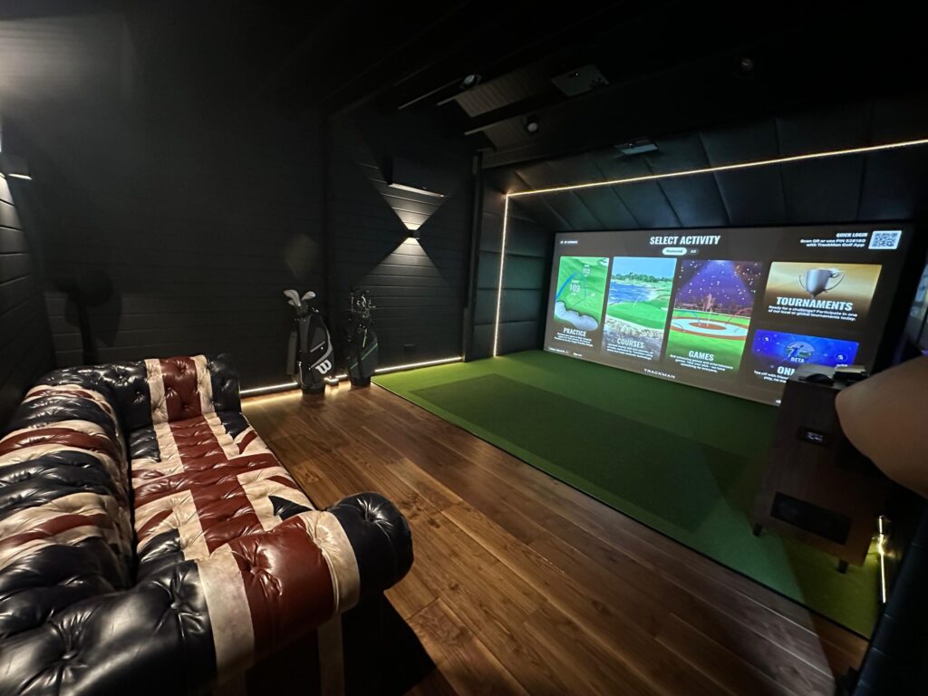 Legend interior with full simulator bay