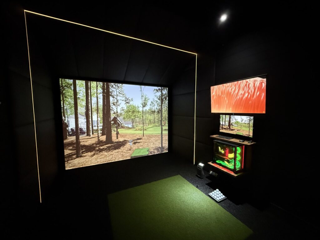 Dark Nano interior with screen and side display